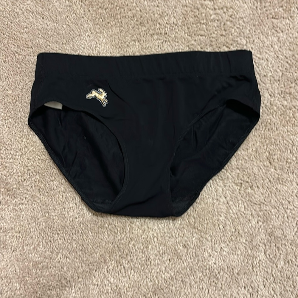 Tracksmith buns size s
